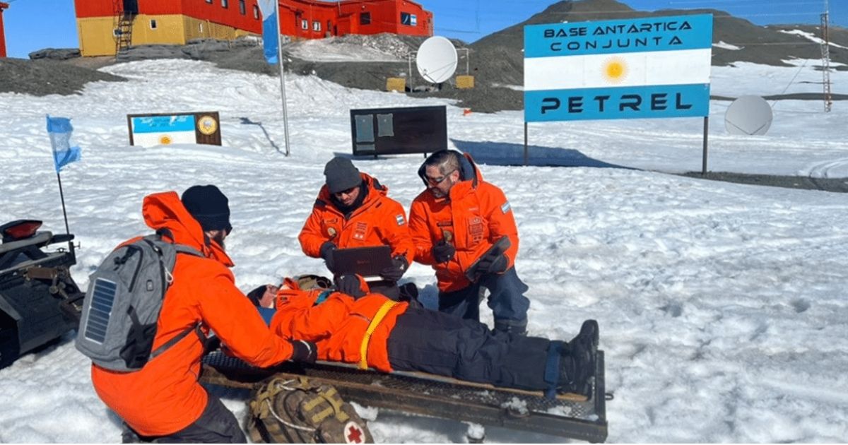 EXO en la Base Petrel aportando tecnología con el Centro de Diagnóstico Móvil (CDM) y la Tablet EXO Rugged R9